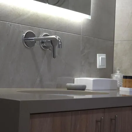 Breeze Апартаменти *